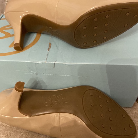 Life Stride Pumps neutral comfort heels  size 7 - Picture 5 of 7